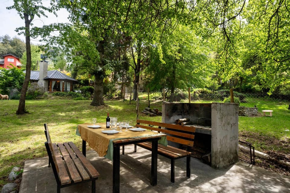 Property building, Patio, Spring, Day, Natural landscape, Garden, Dining area, Garden view