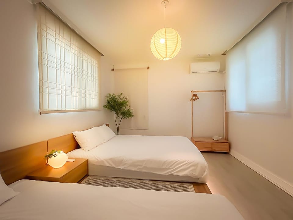 Bed, Bedroom, internet, air conditioner