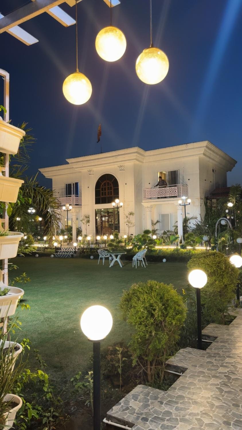 The White Lilly Villa in Noida