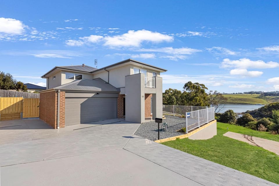 Nest on Lakeview House in Lakes Entrance