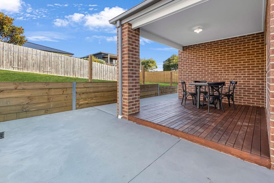 Nest on Lakeview House in Lakes Entrance