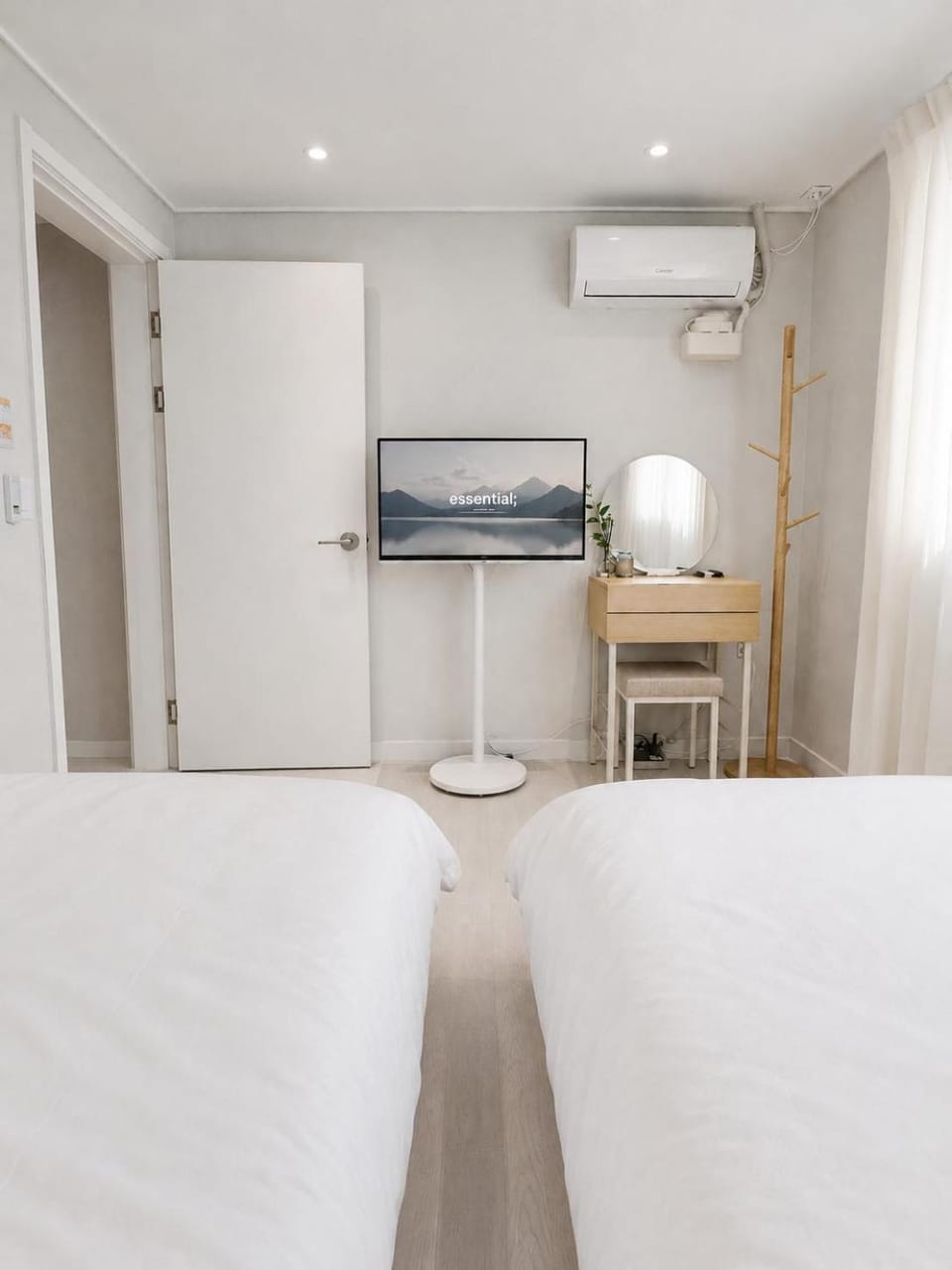 Bed, TV and multimedia, Bedroom, air conditioner