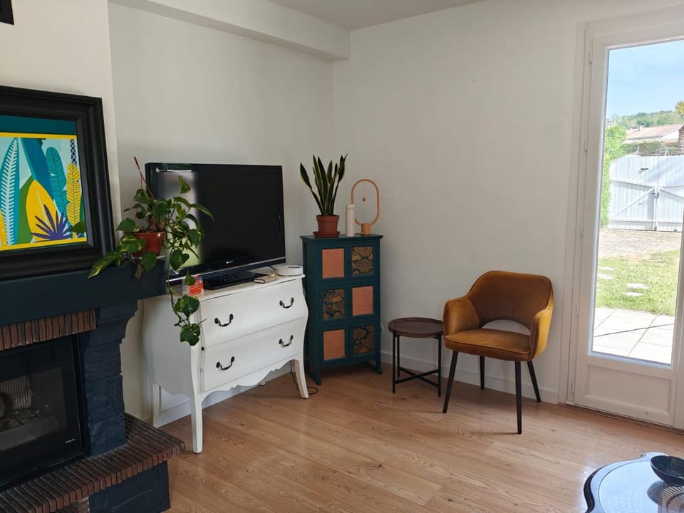 Communal lounge/ TV room, Living room, Seating area