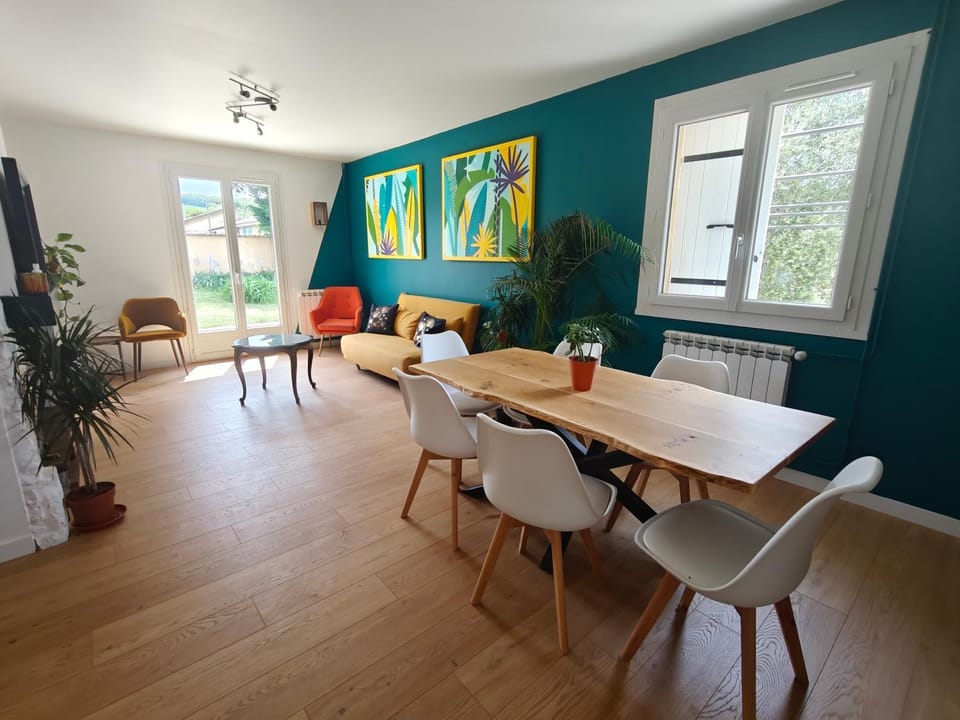 Communal lounge/ TV room