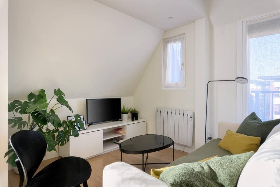 Communal lounge/ TV room, TV and multimedia, Living room