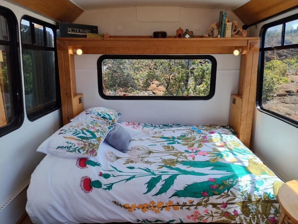 Lava Bus Farm Stay in South Kona