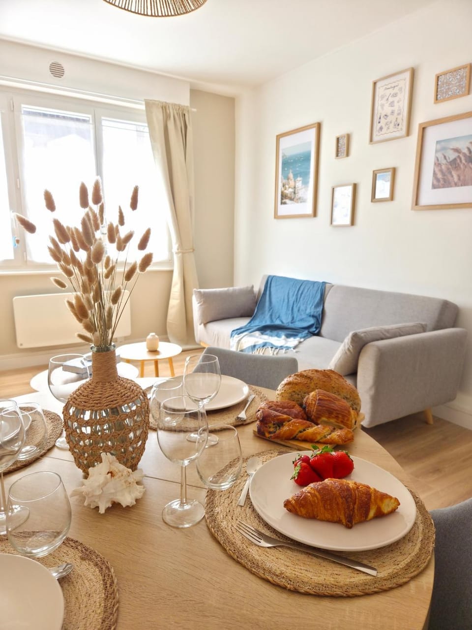 Living room, Dining area