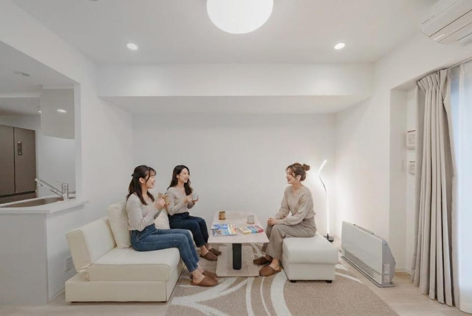 People, Living room, Dining area, Guests, group of guests