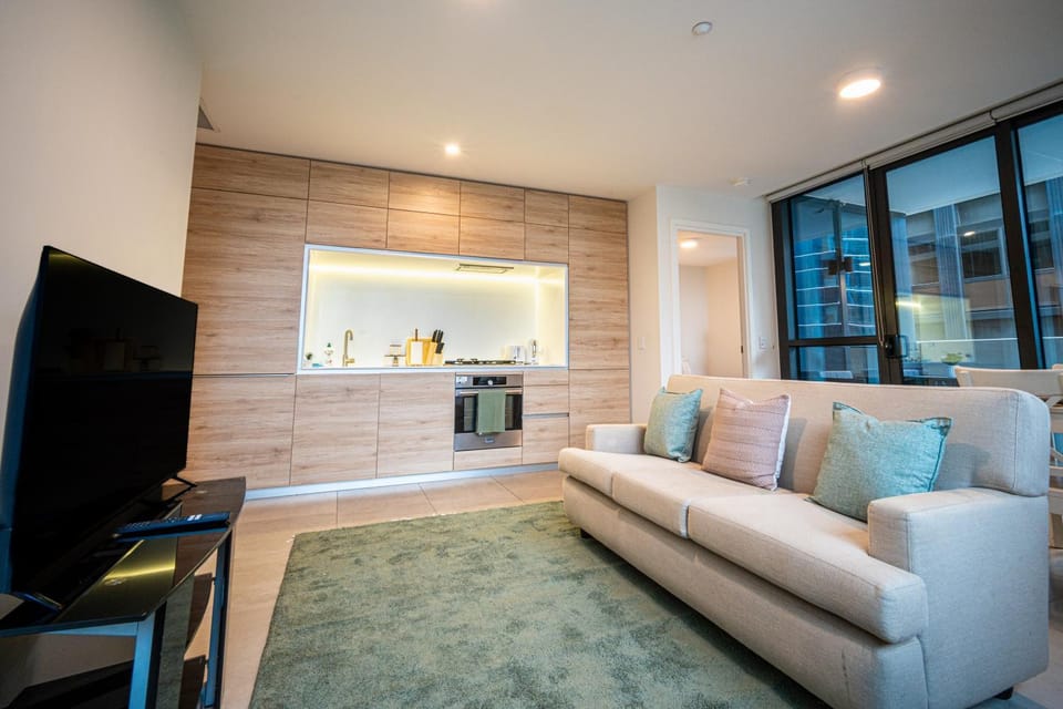 Elegant 2-Bedroom Luxury Apartment with Parking, Gym and Pool Apartment in Melbourne