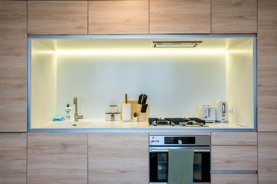 Elegant 2-Bedroom Luxury Apartment with Parking, Gym and Pool Apartment in Melbourne