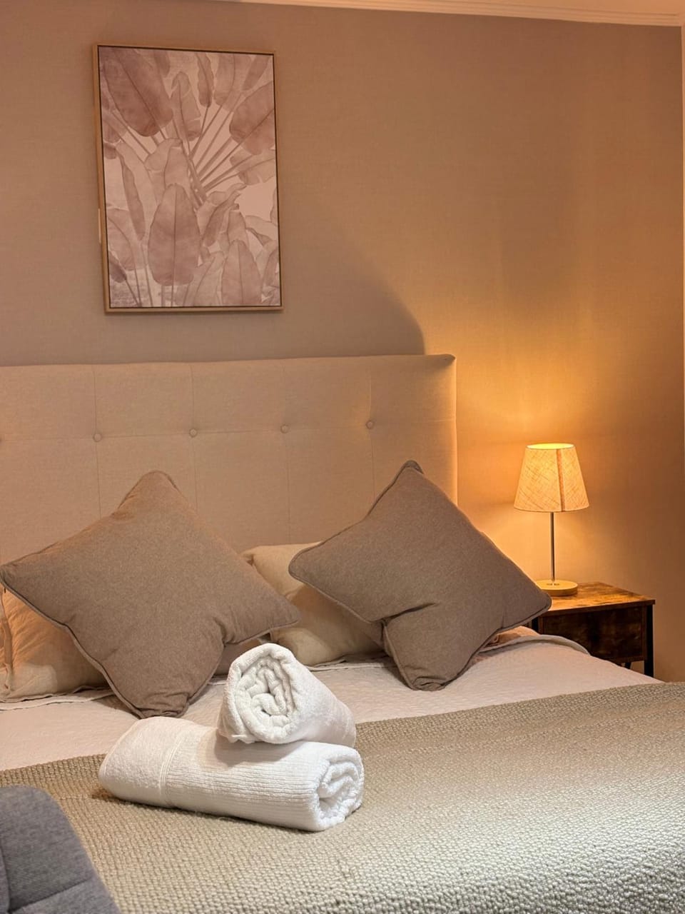 Bed, Bedroom, towels