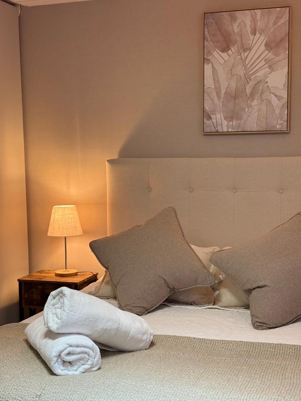 Bed, towels