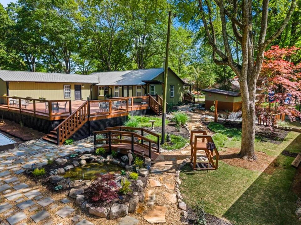 Serene Woodland Retreat Near Atlanta House in Austell