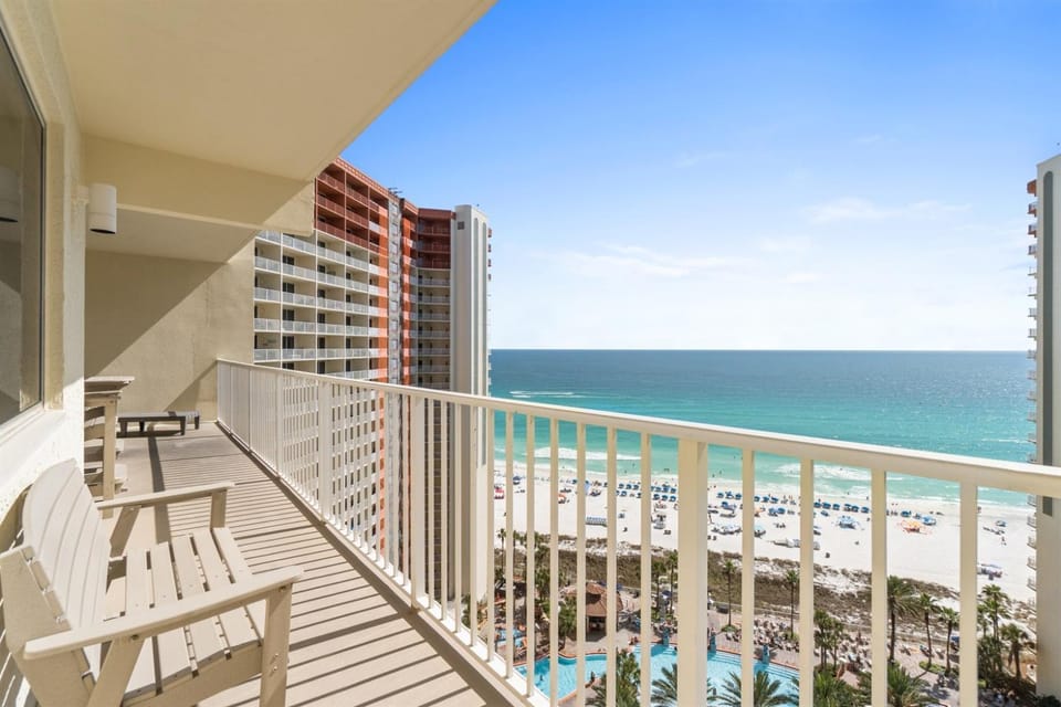 Renovated Beachfront 2BR 2BA, Free Beach Service Apartment in Panama City Beach
