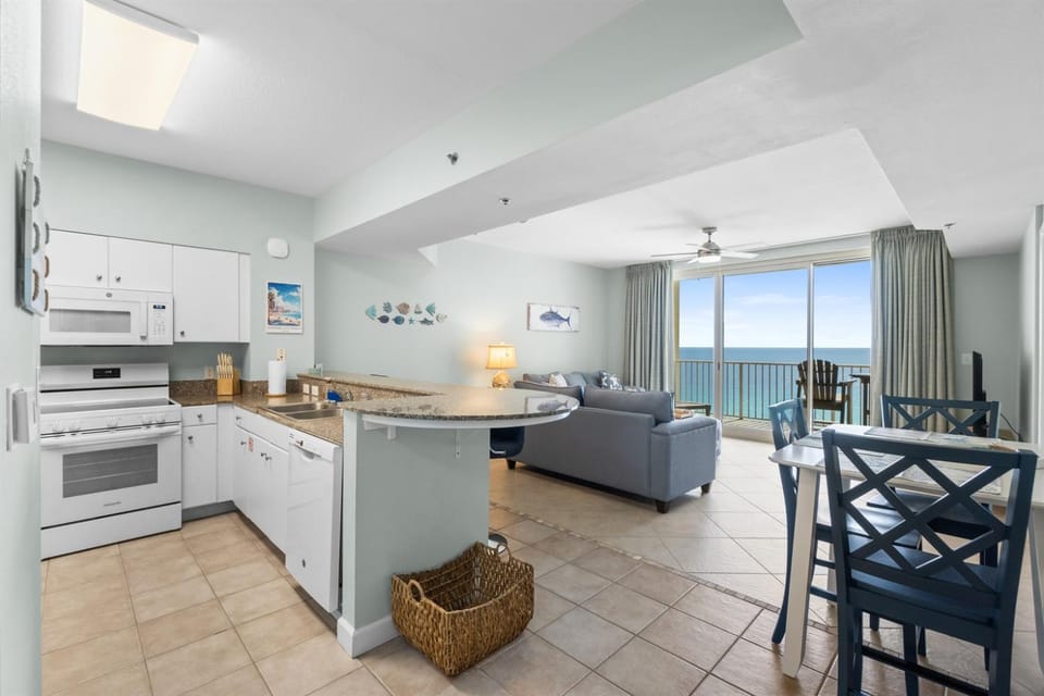 Kitchen or kitchenette, Living room, Photo of the whole room, Seating area, Dining area