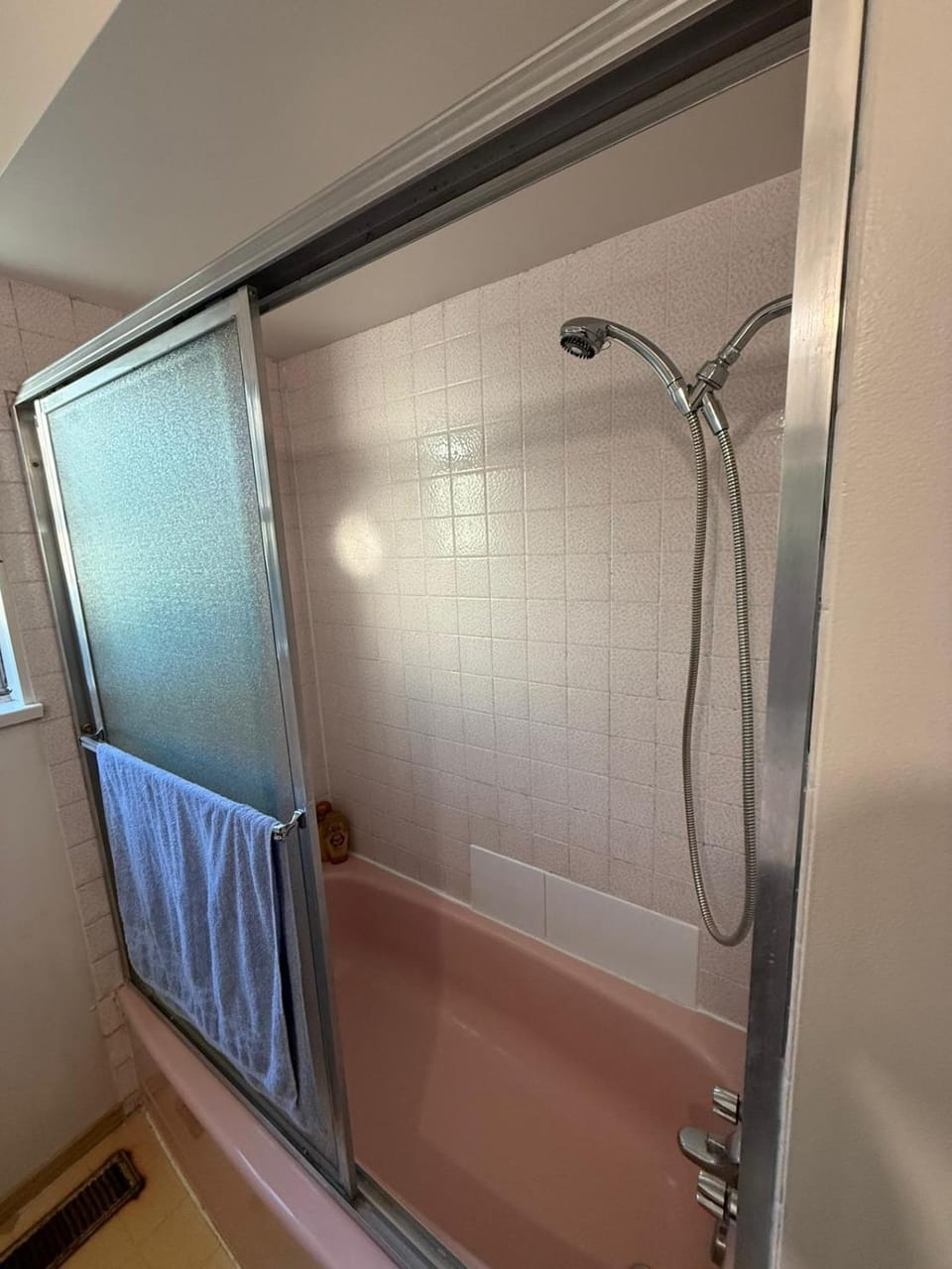 Deluxe Private Family Queen Room Vacation rental in Vancouver