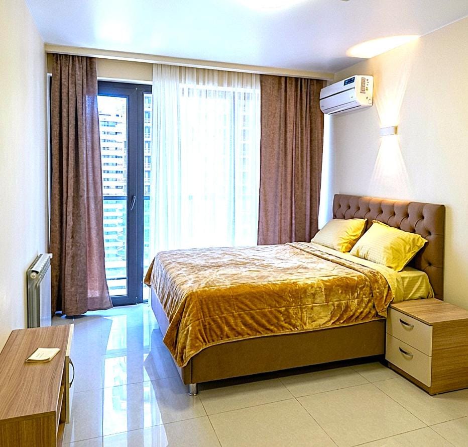 Bed, Photo of the whole room, air conditioner