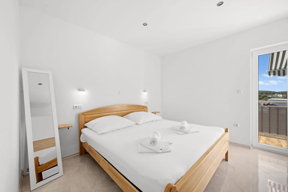 Bed, Balcony/Terrace, Bedroom