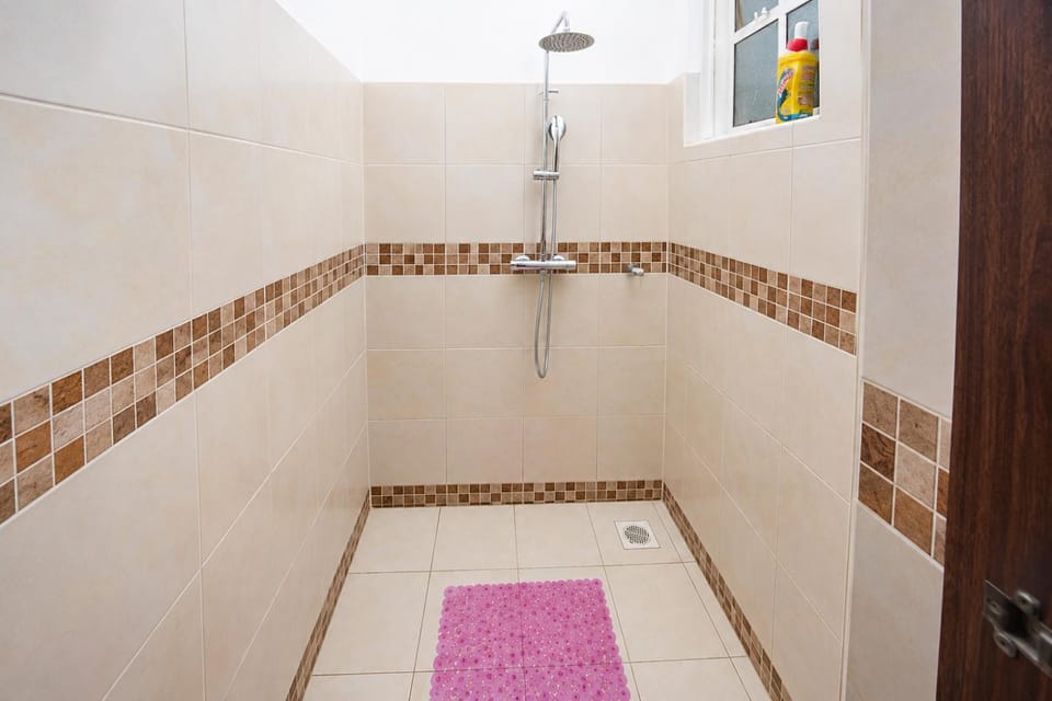 Shower, Toilet, Hot Tub, Bathroom, towels, towels
