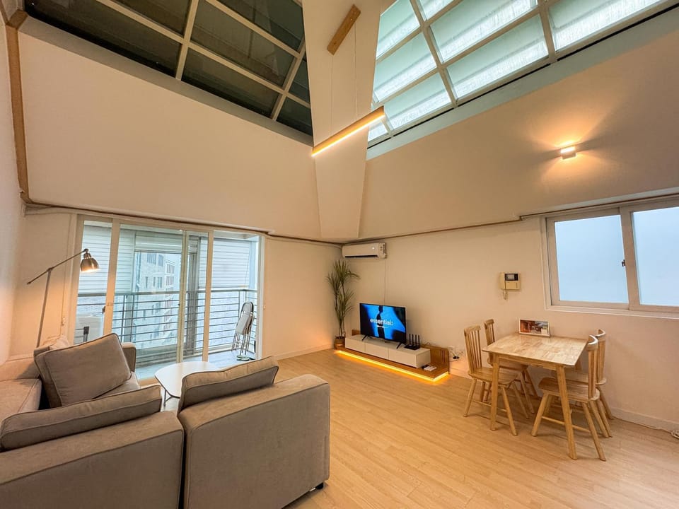 RevStay Gangnam Nonhyeon Apartment in Seoul