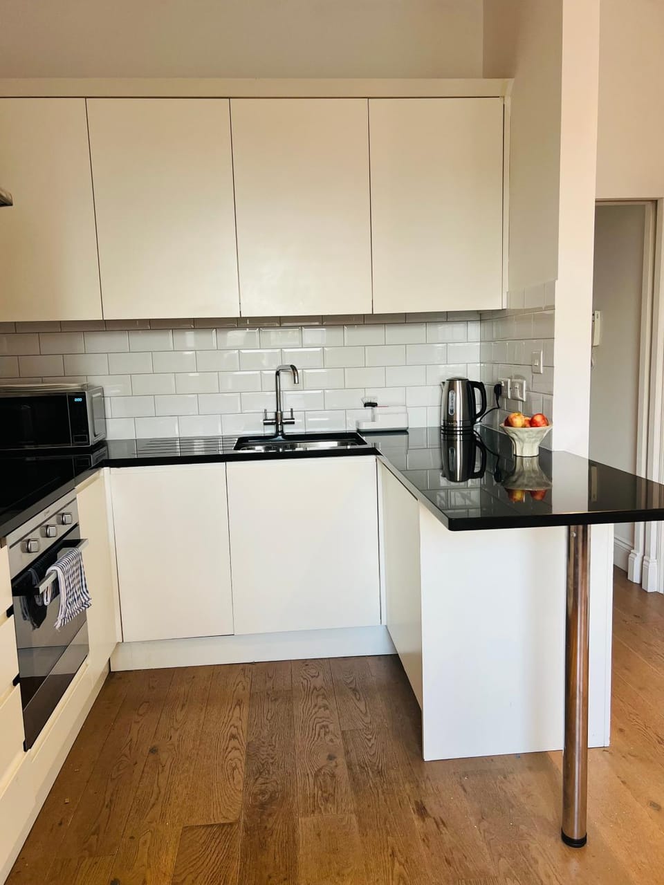 Coffee/tea facilities, Kitchen or kitchenette, dishwasher, oven, stove, toaster