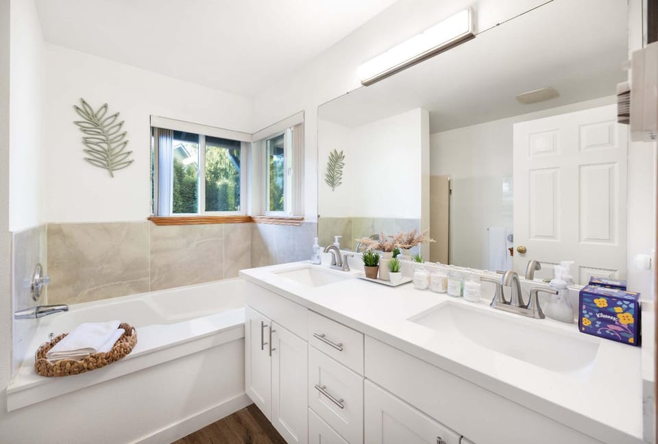 Private 3BR Greenbelt in Peaceful Lynnwood House in Lynnwood