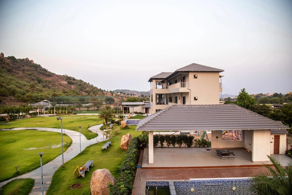 Property building, Restaurant/places to eat, Swimming pool