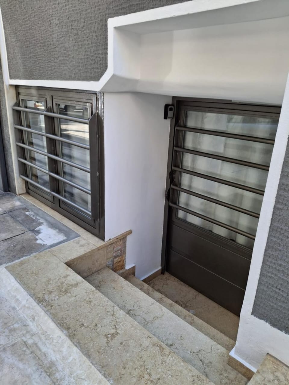 Νektarios - Modern Studio near Port & Center of Piraeus, 2min Bus,Self Check-in Hostel in Pireas