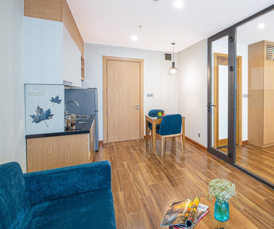 Kitchen or kitchenette, Living room