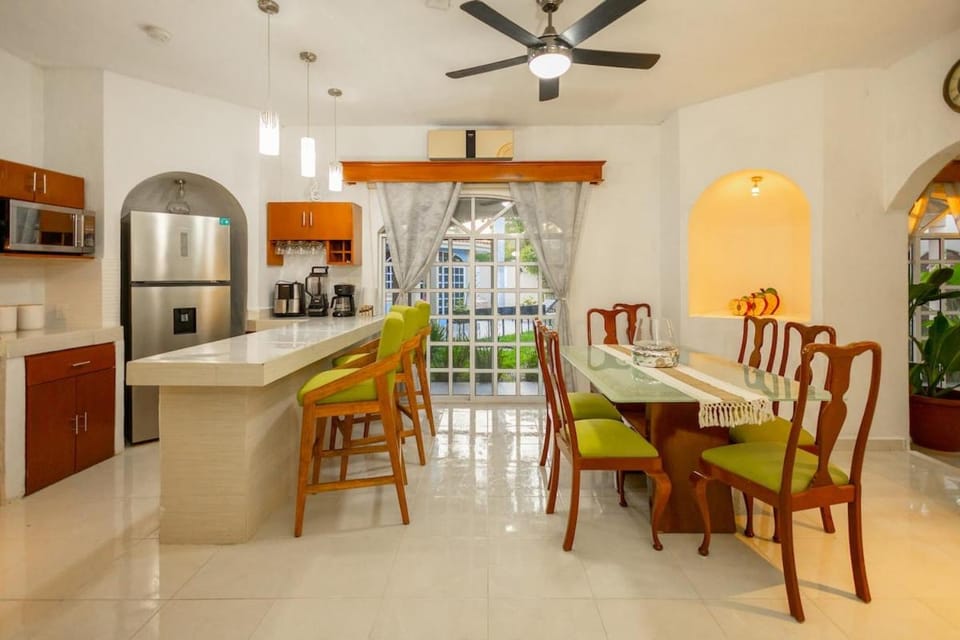 Casa Amplia, 4 Hab con Alberca, Gym y Terraza House in Merida