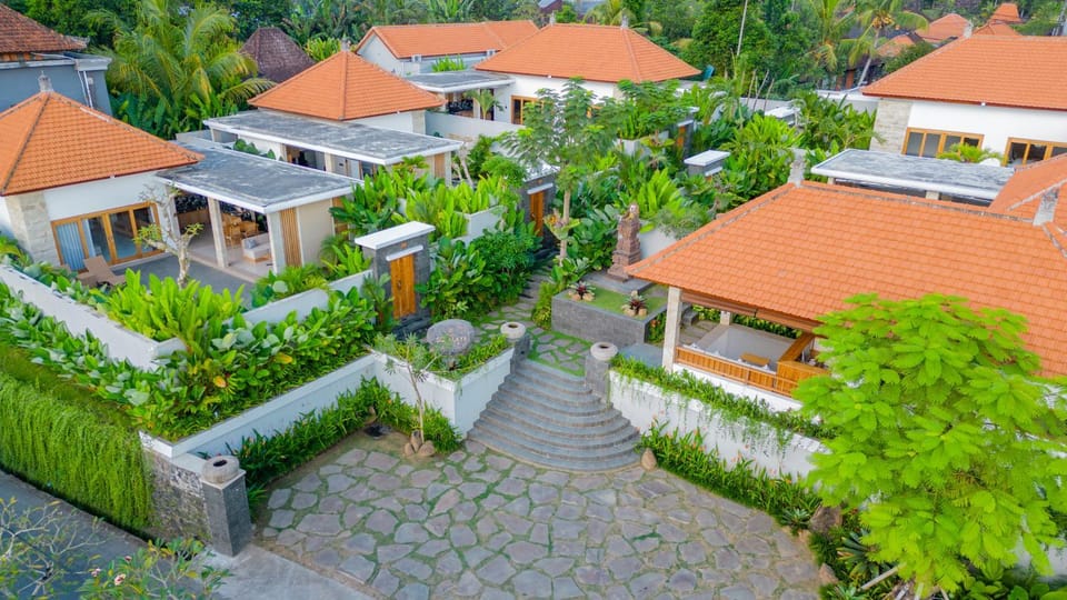 Property building, Spring, Day, Neighbourhood, Garden, Garden view, Street view