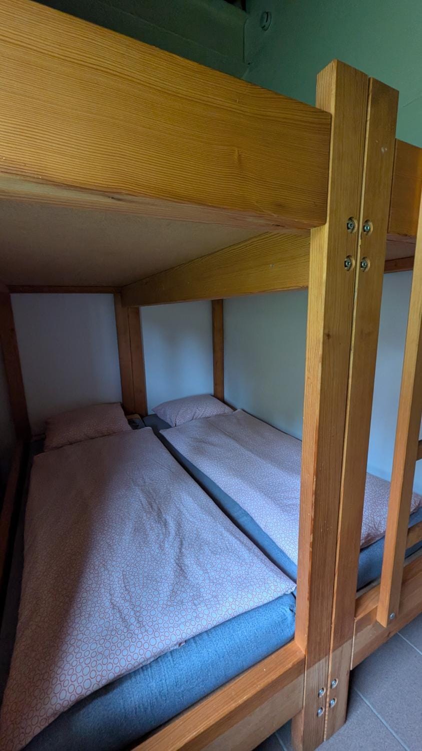 Bedroom, bunk bed