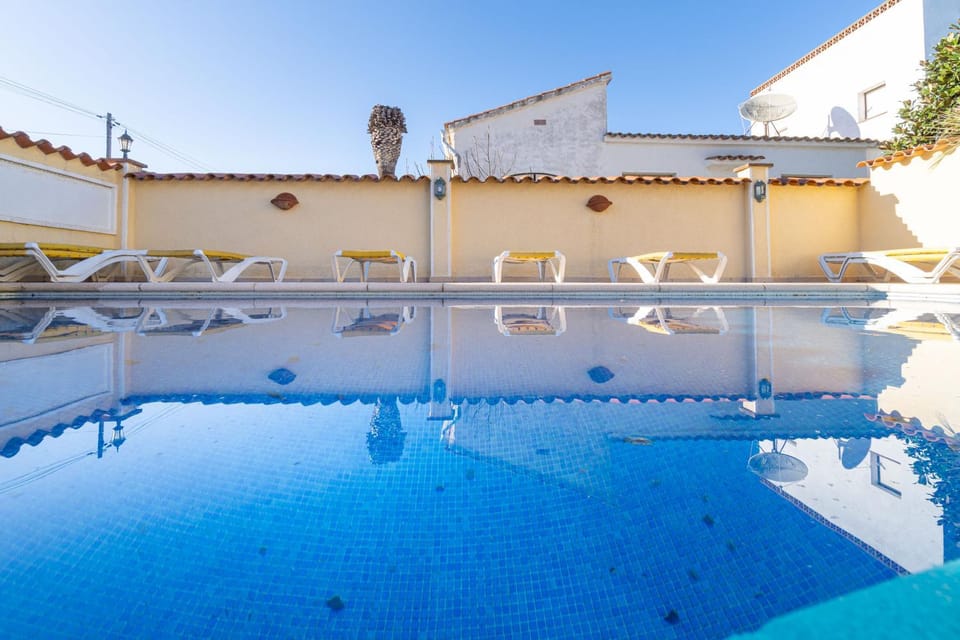 Patio, Day, Pool view, Swimming pool, sunbed