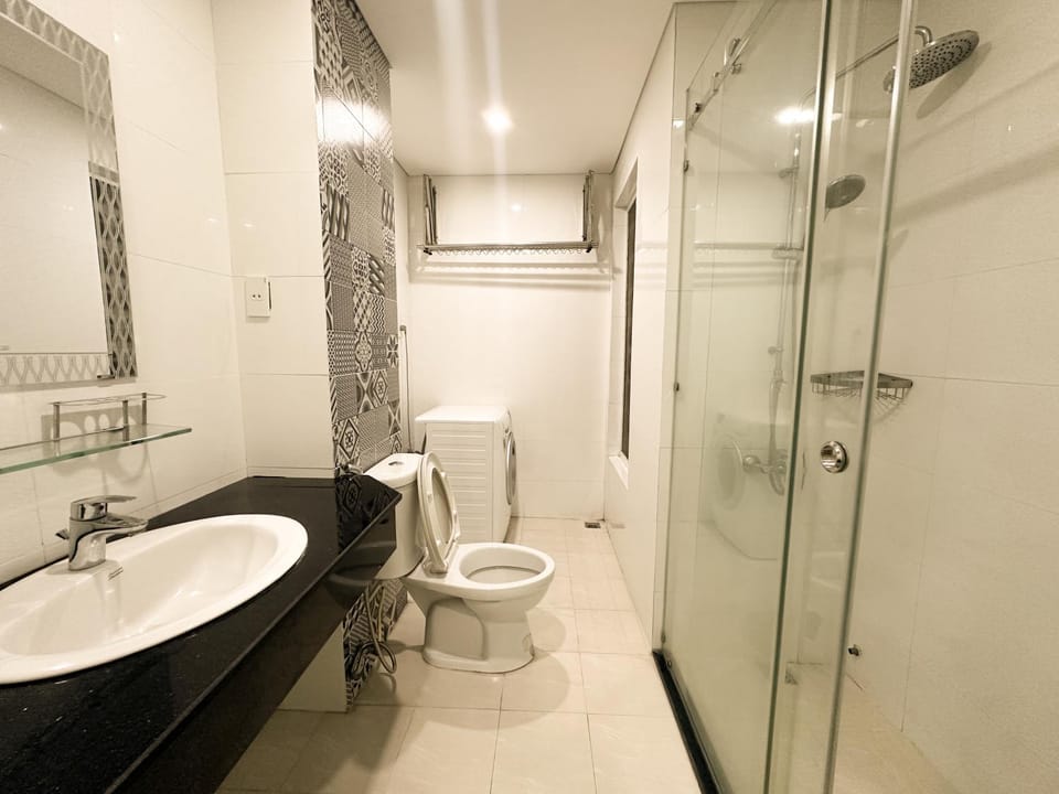 Shower, Toilet