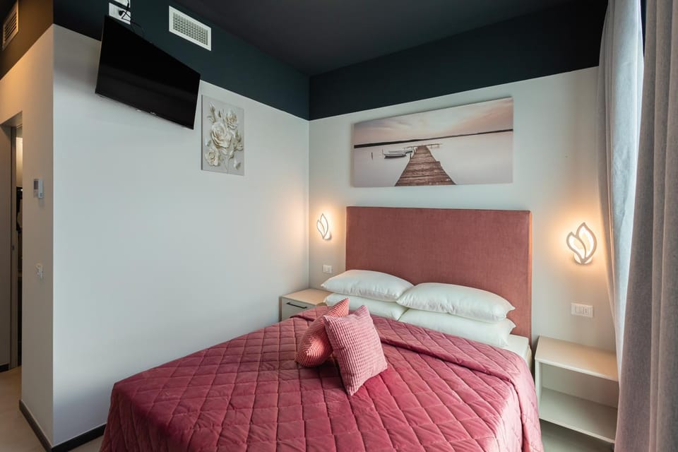 Bed, TV and multimedia, Bedroom, air conditioner
