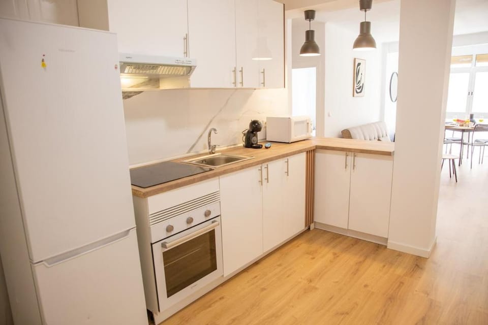 Stylish 2BR Apt I 2 min Station I Walk to Center Apartment in Malaga