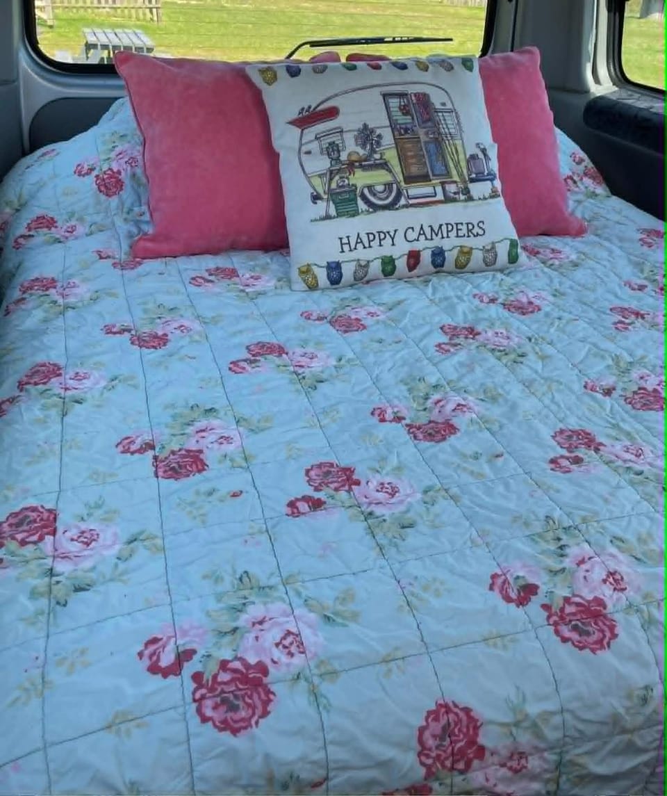 Allys cute Campervan Campground/ 
RV Resort in England