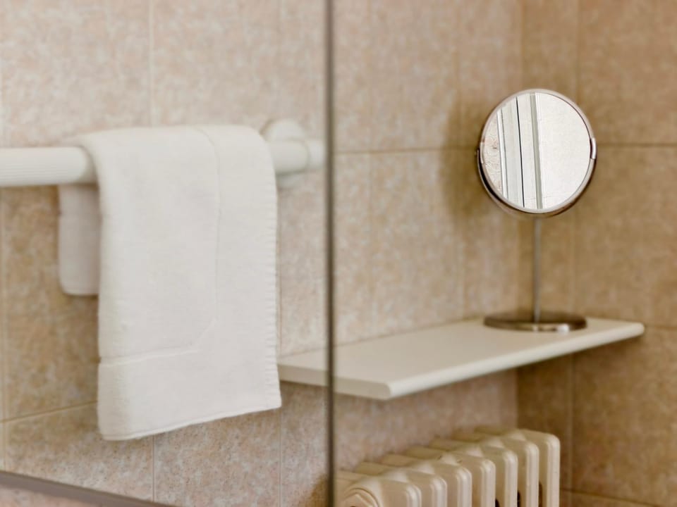 Bathroom, towels