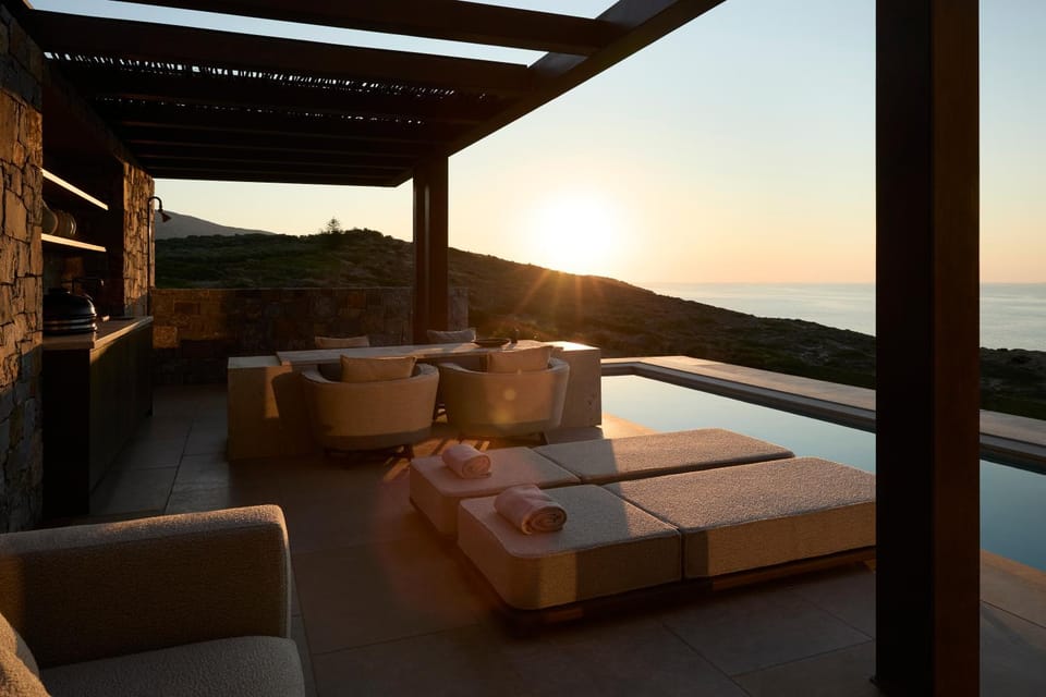 Balcony/Terrace, Pool view, Swimming pool, sunbed