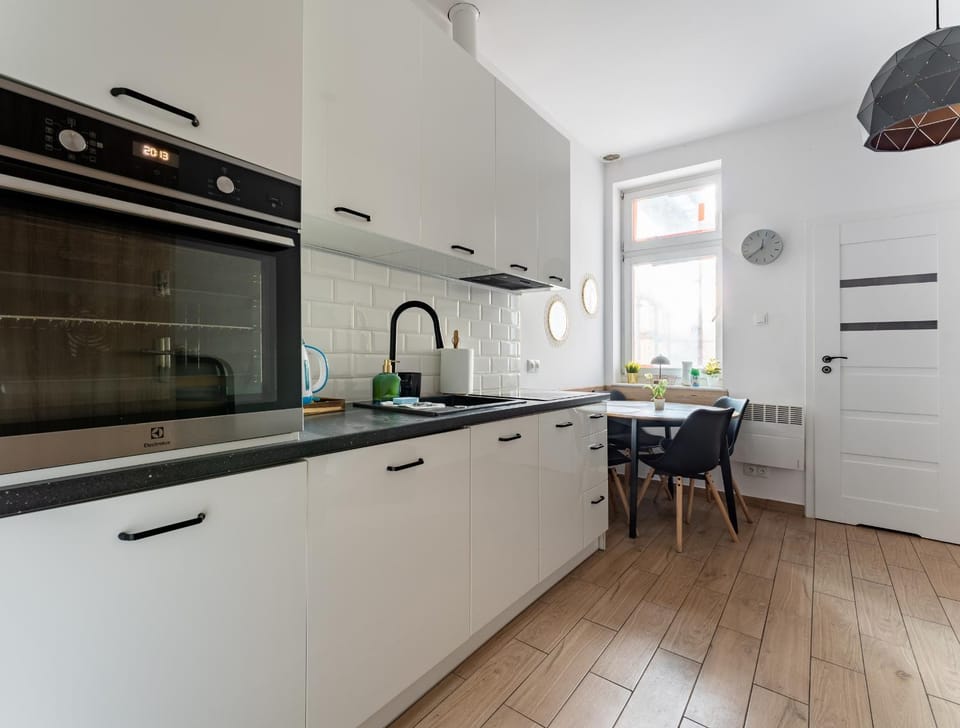 Kitchen or kitchenette, Dining area, dishwasher, stove