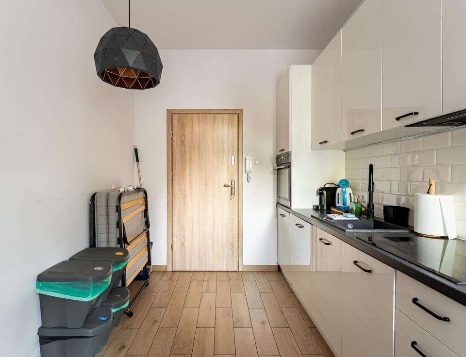Kitchen or kitchenette, oven, stove