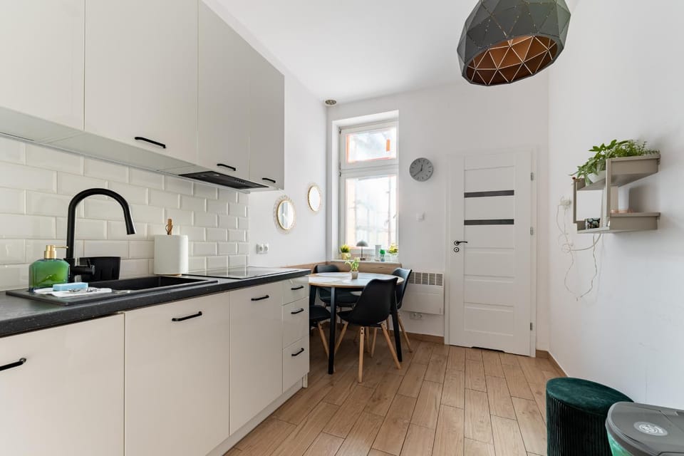 Kitchen or kitchenette, Dining area, stove