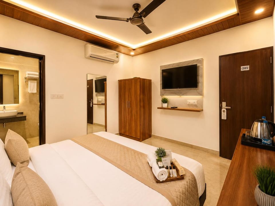 Communal lounge/ TV room, Bed, TV and multimedia, Photo of the whole room, Bedroom, air conditioner