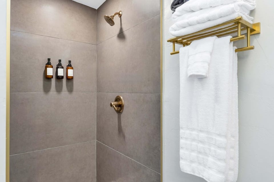 Shower, Bathroom, towels