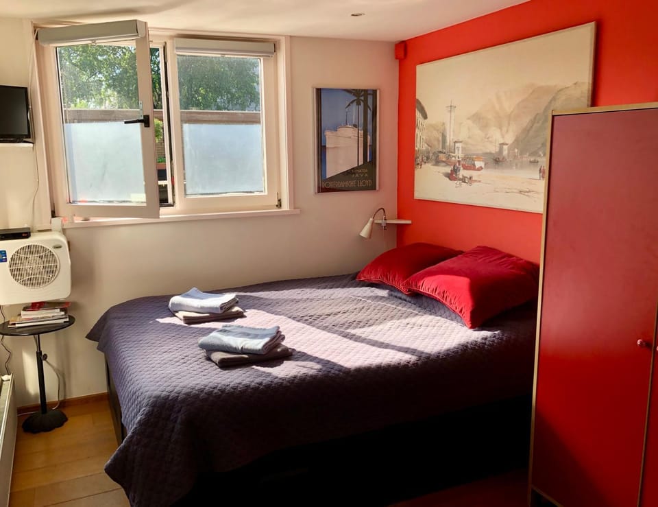 Houseboat Westerdok Bed and Breakfast in Amsterdam