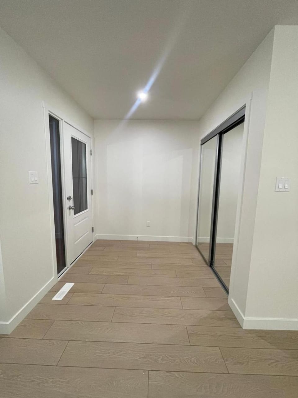New and nice bedroom in Riverview B Vacation rental in Edmonton