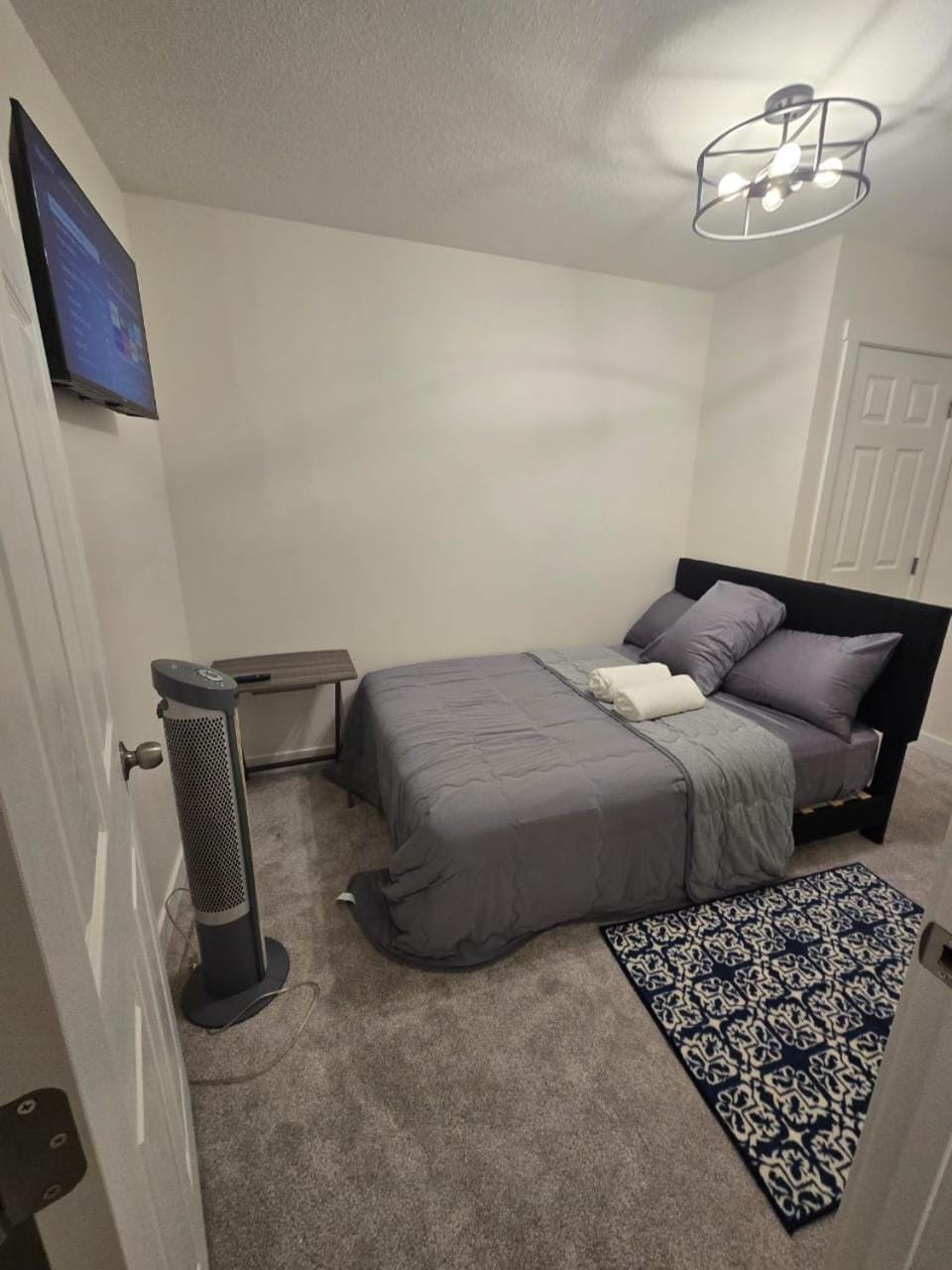New and nice bedroom in Riverview B Vacation rental in Edmonton