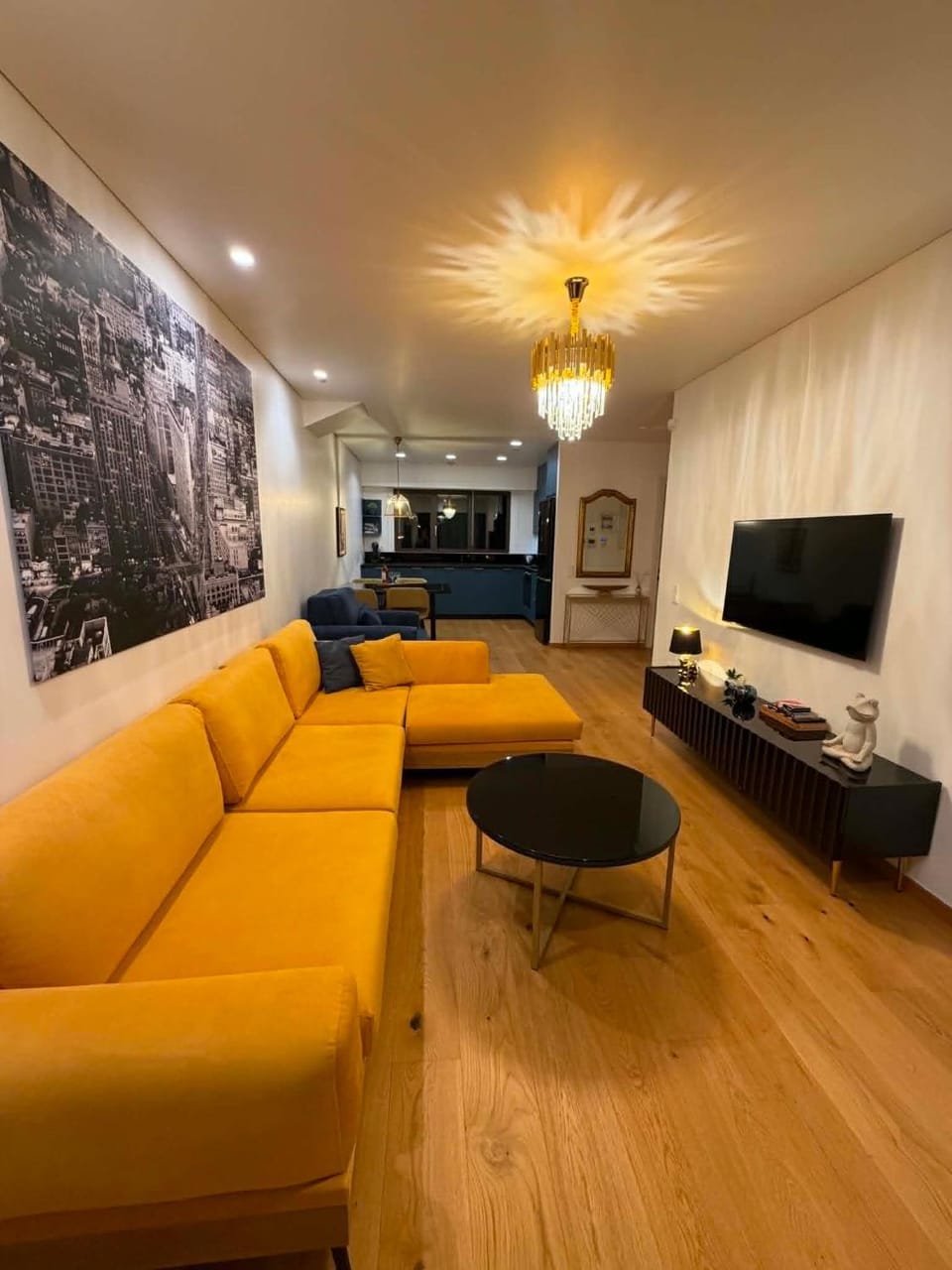 TV and multimedia, Living room, Evening entertainment