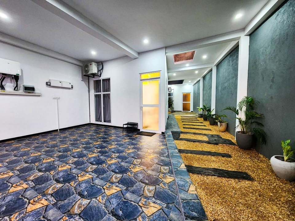 Kitchen or kitchenette, air conditioner
