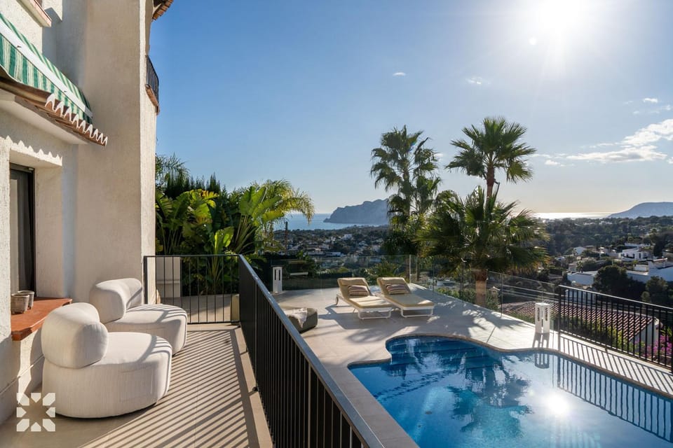 Patio, Day, Natural landscape, View (from property/room), Balcony/Terrace, Mountain view, Pool view, Sea view, Swimming pool, sunbed